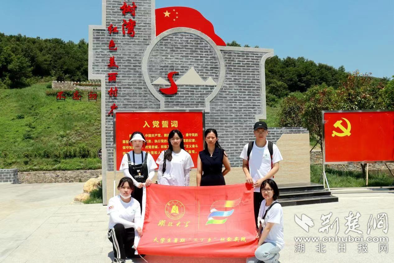 为大热美剧《最后生还者》制作片头,中国女设计师摘得第75届艾美奖